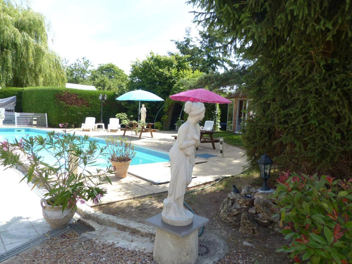 Hotel Les Dauphins De Mareuil Exterior foto
